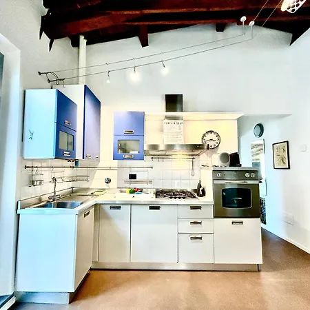 Bright House With Terrace In Santa Croce Apartment